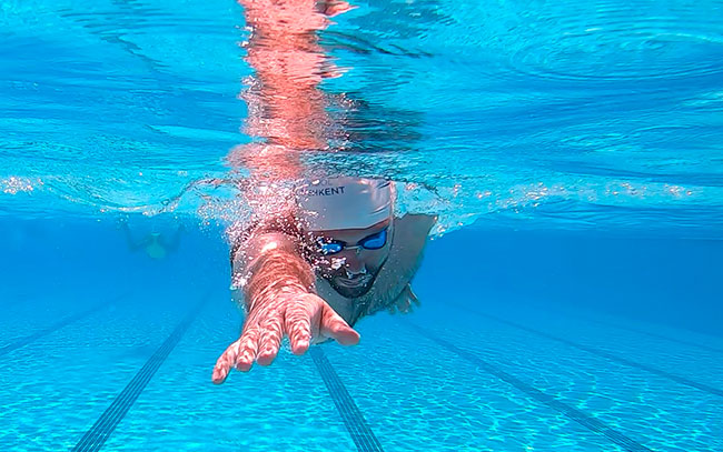 обучение взрослых с нуля и корректировка техники плавания